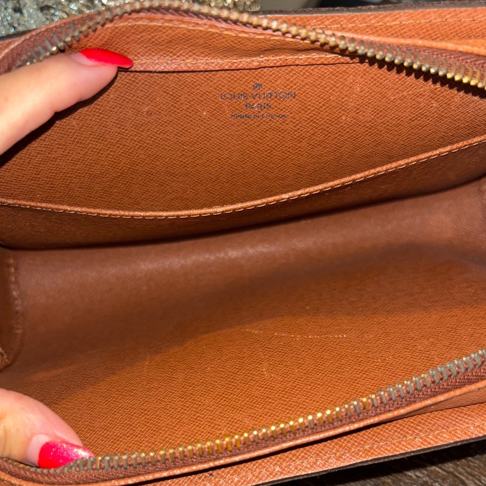 Louis Vuitton Brown Monogram Clutch Vintage from 1994 - Picture 9 of 17